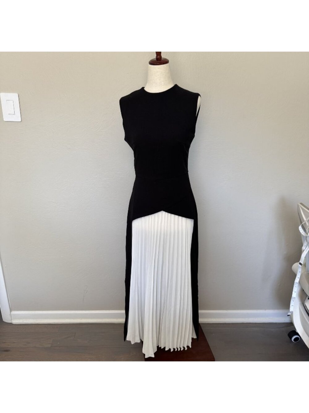 Commense NWT Black and White Pleated Colorblock Maxi Dress - Size Small
